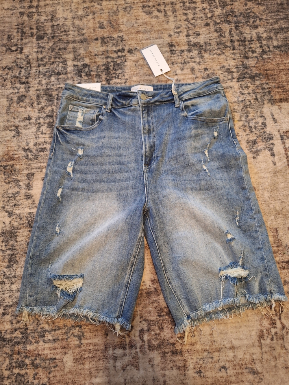 NWT Risen Bermuda Raw Hem Shorts. Super Cute. 2XL